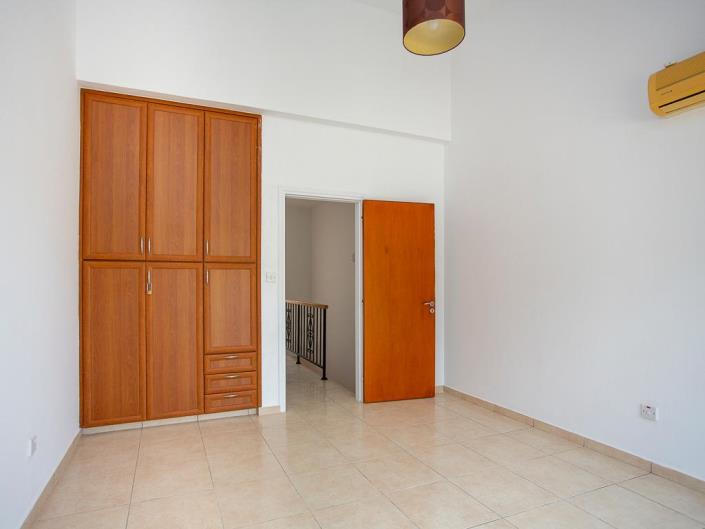 Image No.17-2 Bed Townhouse for sale