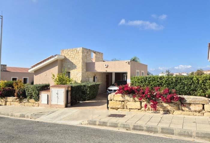 Image No.1-3 Bed Villa for sale