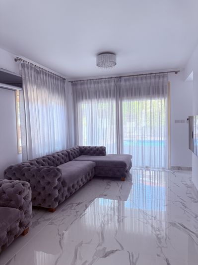 Image No.2-Villa de 5 chambres à vendre à Pyrgos