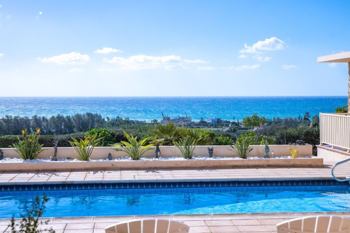 Image No.1-6 Bed Villa for sale