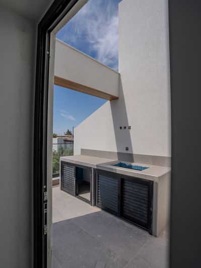 Image No.11-3 Bed Property for sale