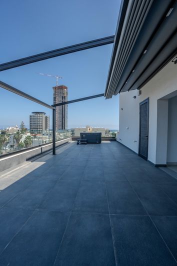 Image No.12-3 Bed Property for sale