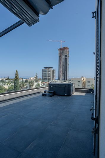 Image No.5-3 Bed Property for sale