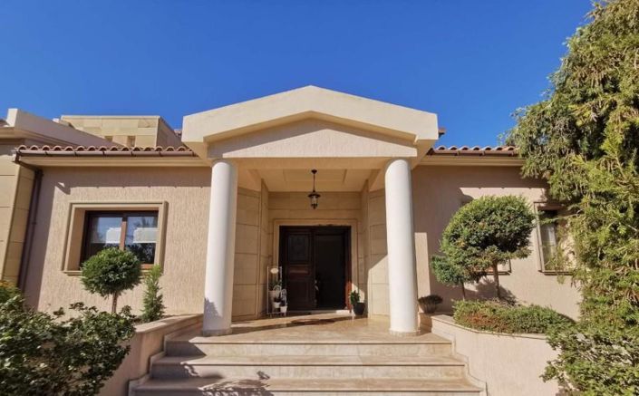 Image No.1-5 Bed Villa for sale