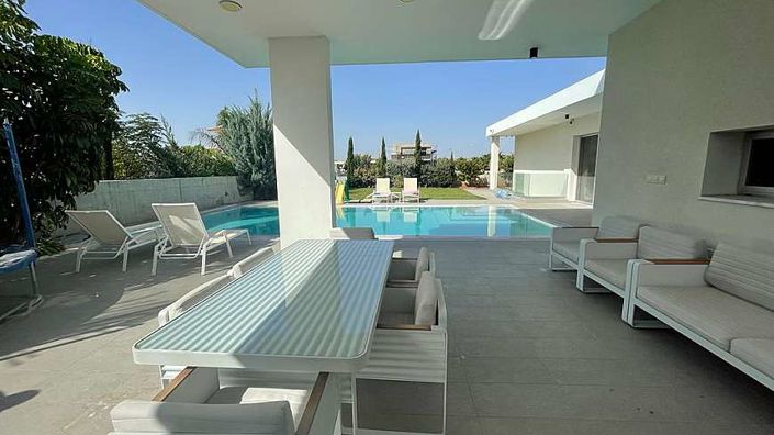 Image No.1-6 Bed Villa for sale