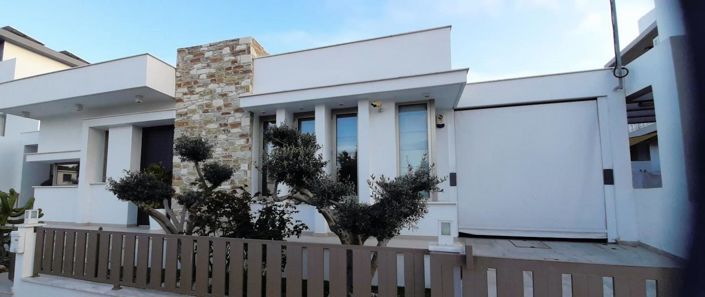 Image No.1-4 Bed Villa for sale