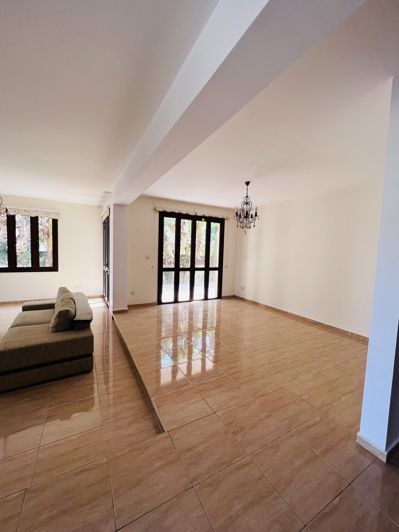 Image No.3-4 Bed Villa for sale