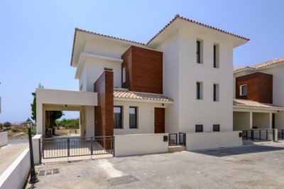 15199116589