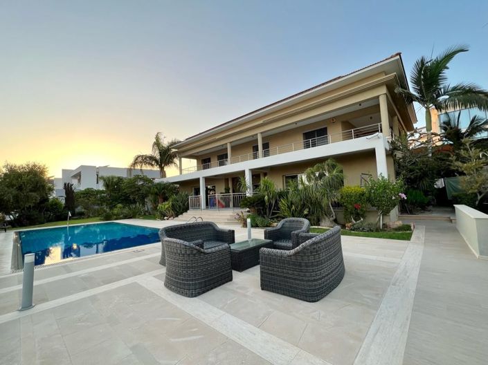Image No.1-7 Bed Villa for sale