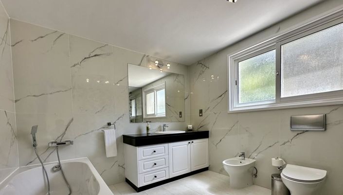 Image No.12-5 Bed Villa for sale