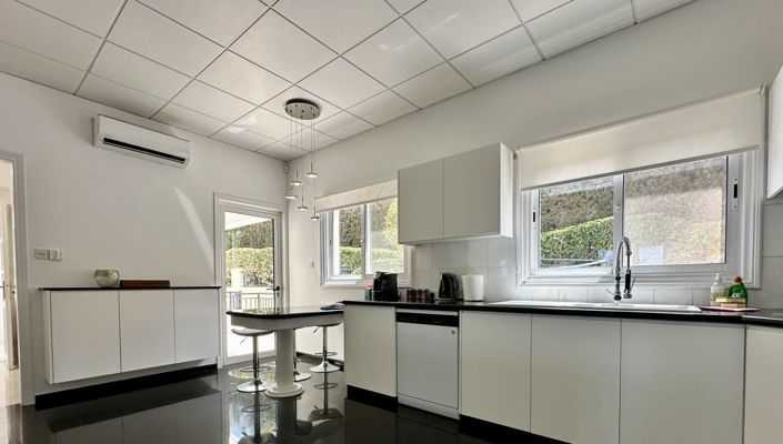 Image No.6-5 Bed Villa for sale