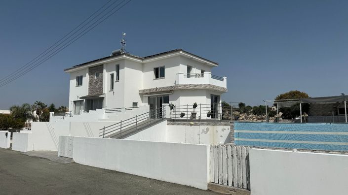 Image No.1-Villa de 5 chambres à vendre à Paralimni