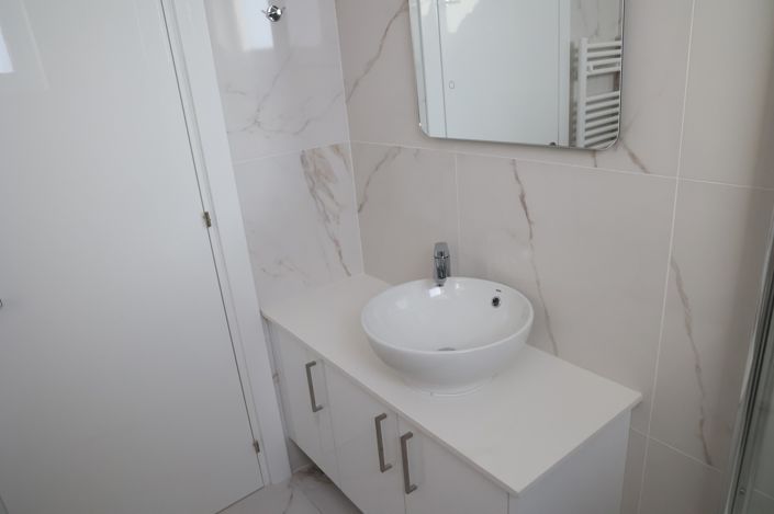 Image No.15-4 Bed Property for sale