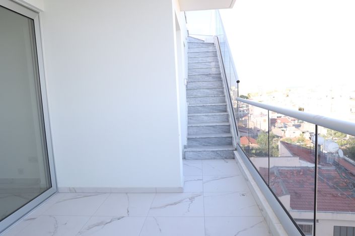 Image No.20-4 Bed Property for sale