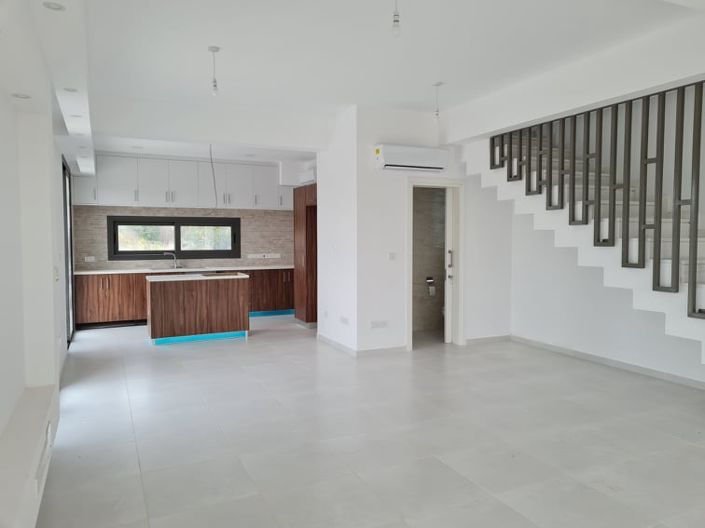 Image No.19-3 Bed Villa for sale