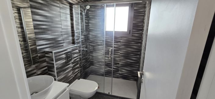 Image No.12-4 Bed Property for sale