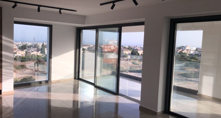 Image No.10-2 Bed Property for sale