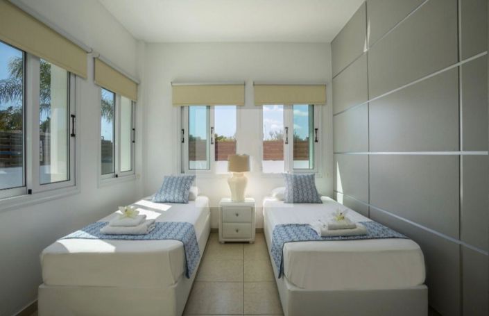 Image No.2-4 Bed Villa for sale