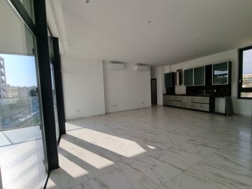 14677761581