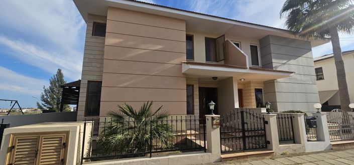 Image No.1-4 Bed Villa for sale