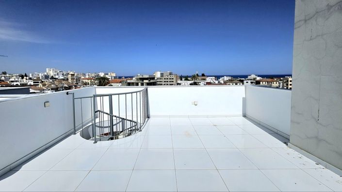 Image No.9-Studio for sale