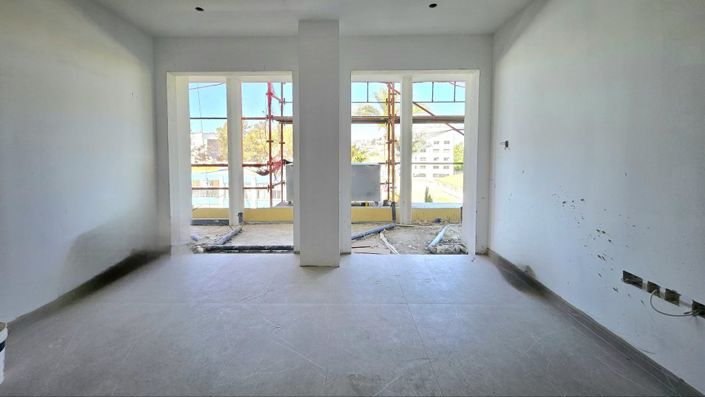 Image No.1-Studio for sale
