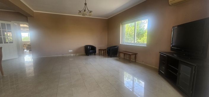 Image No.4-Villa de 4 chambres à vendre à Larnaca