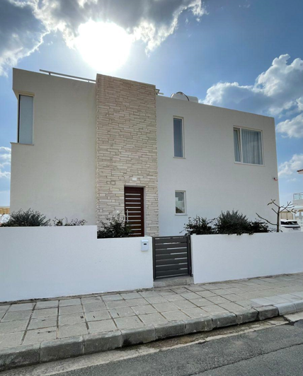 Image No.2-Villa de 4 chambres à vendre à Peyia