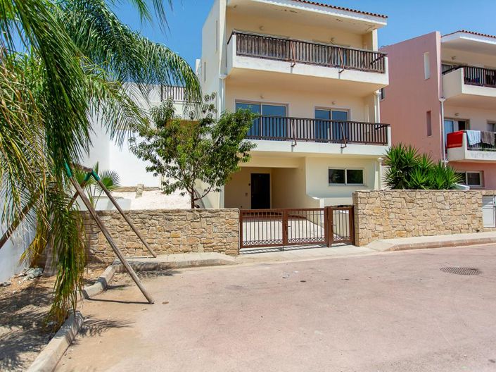 Image No.1-2 Bed Townhouse for sale