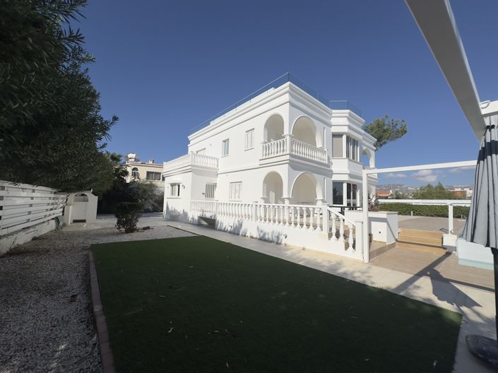 Image No.1-6 Bed Villa for sale