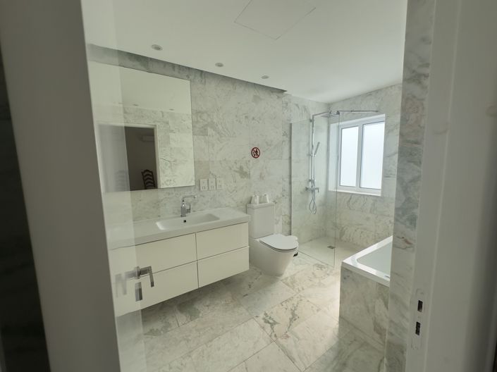 Image No.20-6 Bed Villa for sale