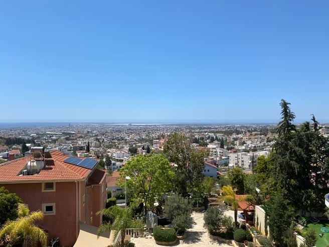 Image No.11-2 Bed Townhouse for sale