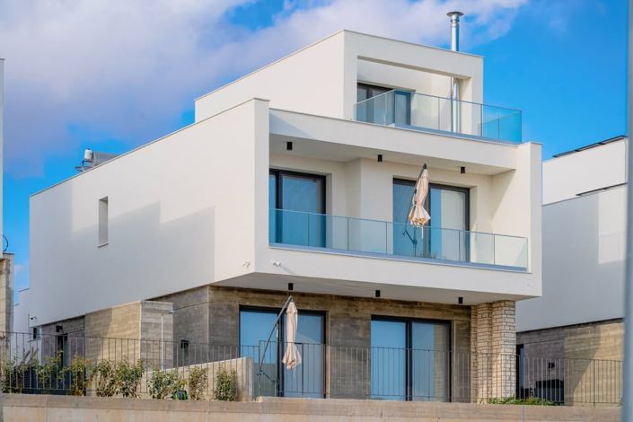 Image No.1-3 Bed Villa for sale