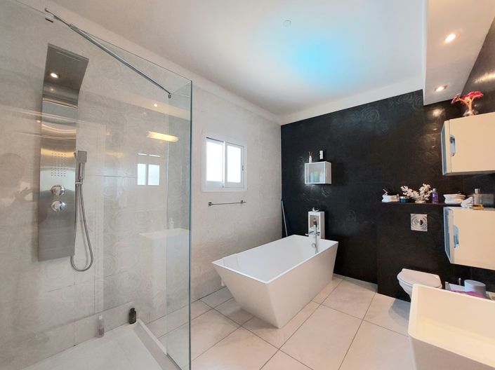 Image No.4-3 Bed Villa for sale