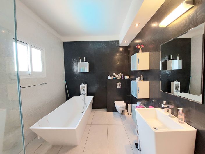 Image No.5-3 Bed Villa for sale