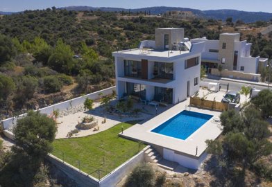 1 - , Villa
