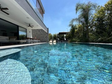 1 - , Villa
