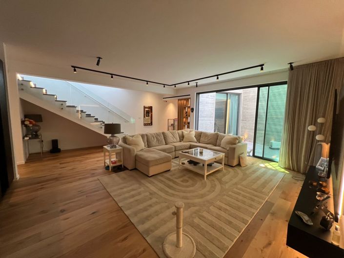 Image No.38-5 Bed Villa for sale