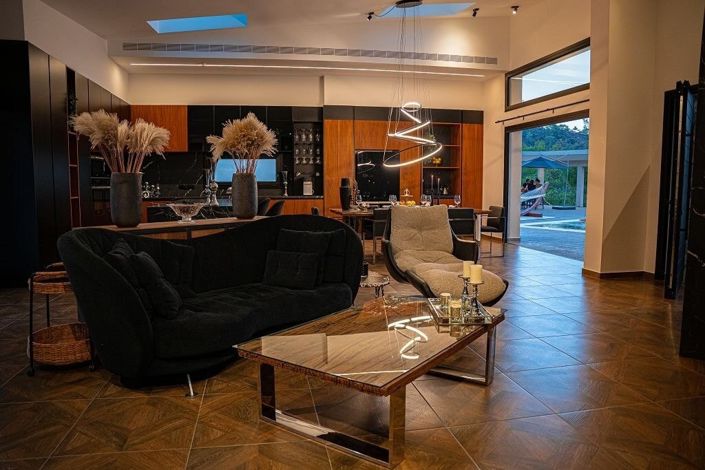 Image No.19-6 Bed Bungalow for sale