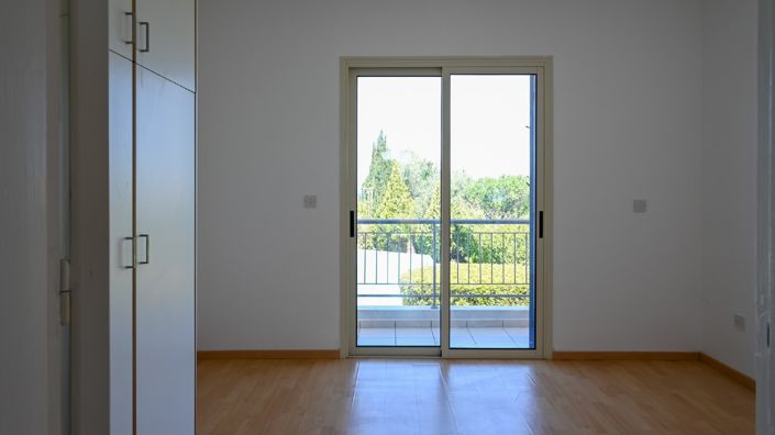 Image No.10-2 Bed Townhouse for sale