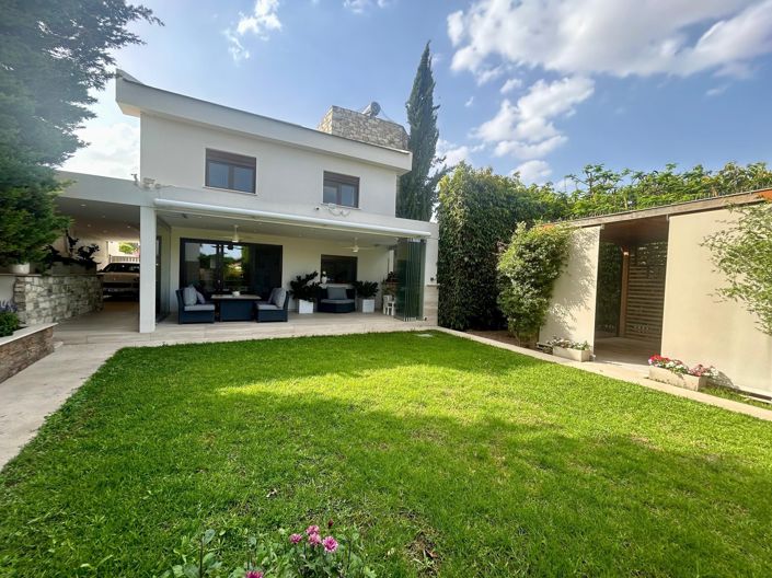 Image No.1-5 Bed Villa for sale