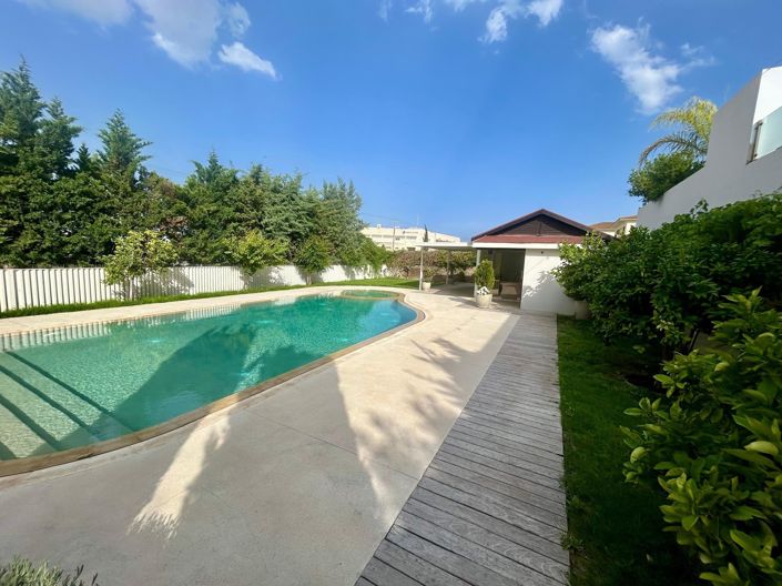 Image No.2-Villa de 5 chambres à vendre à Larnaca