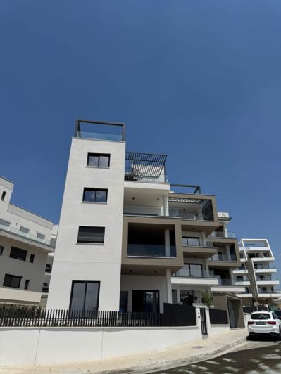 Image No.1-3 Bed Property for sale