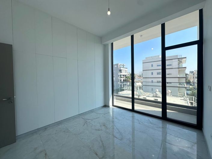 Image No.20-3 Bed Property for sale