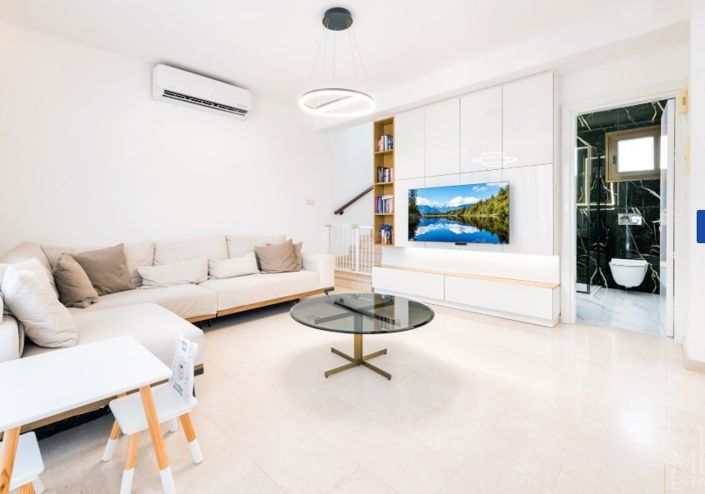 Image No.10-2 Bed Townhouse for sale