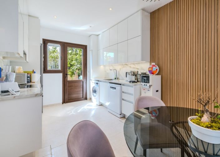 Image No.8-2 Bed Townhouse for sale