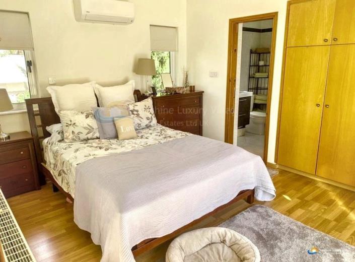 Image No.11-3 Bed Villa for sale