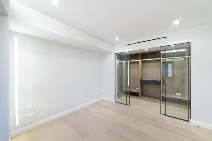 Image No.10-3 Bed Apartment for sale