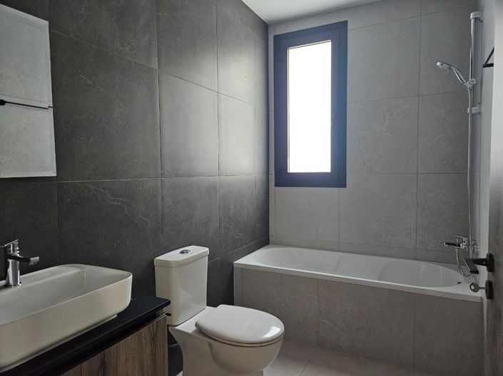 Image No.8-3 Bed Apartment for sale