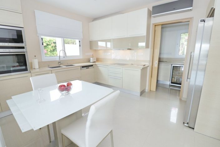 Image No.12-4 Bed Bungalow for sale